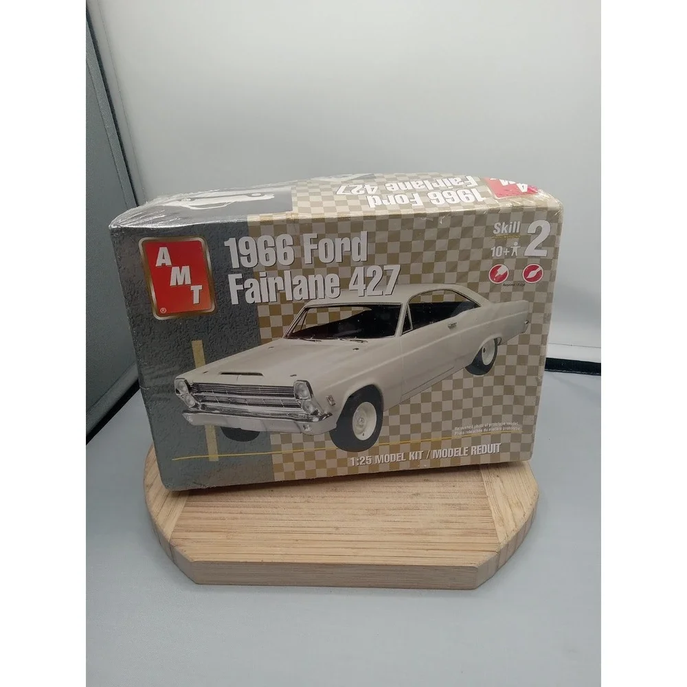 1/25 SCALE AMT  MODEL KIT 1966‎ FORD FAIRLANE 427 #38214 Smashed Box